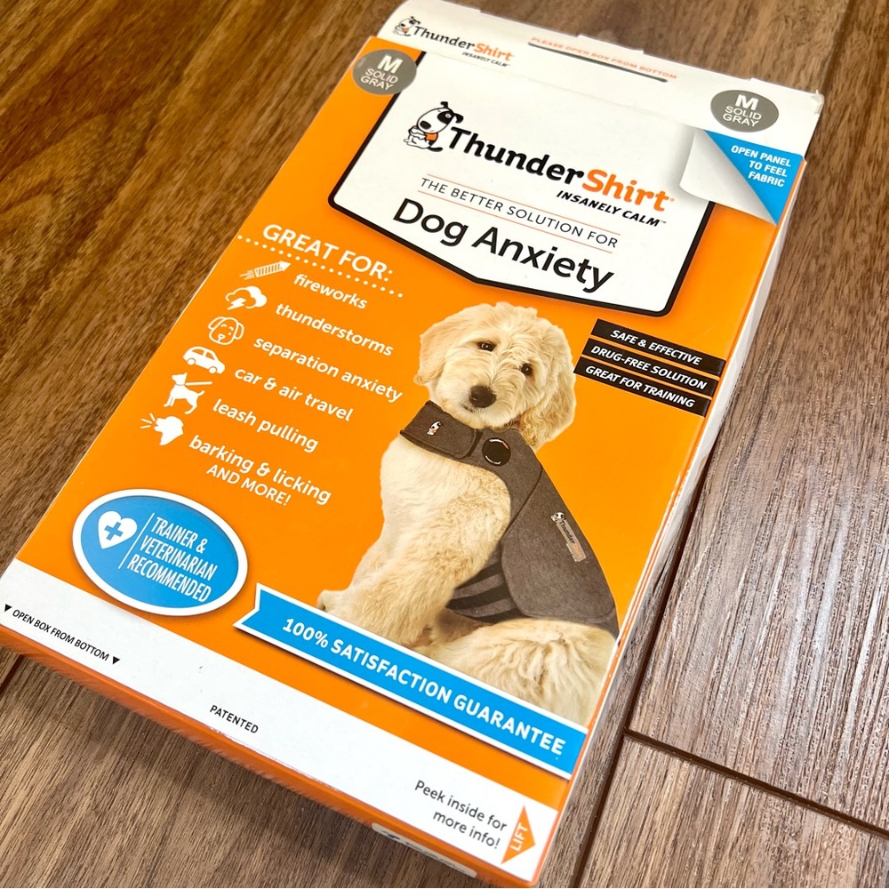 Thundershirt Classic Dog Anxiety Jacket Size Medium - Picture 5 of 6